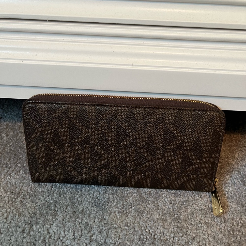 Michael Kors Continental Jet Set Wallet - Picture 2 of 12